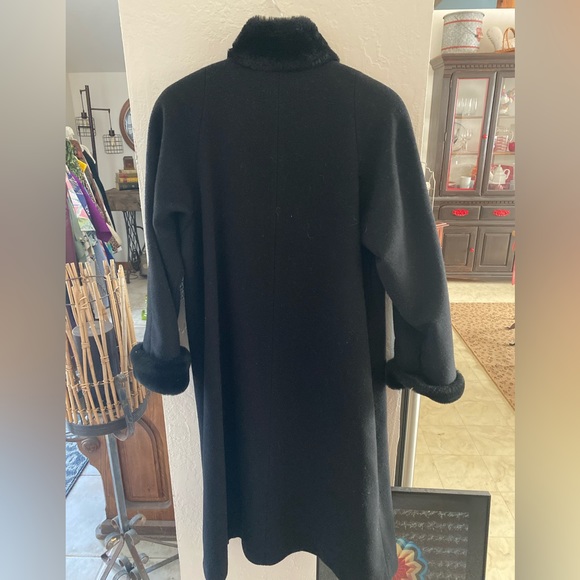 Vintage Albert Nipon Studio Wool & REAL Fur Coat COLOR-black | SIZE 10P - Picture 5 of 7